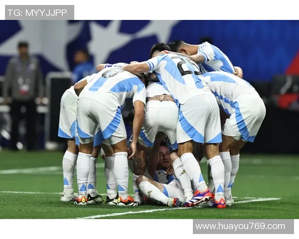 足球场上硝烟弥漫 球星对决爆发激烈冲突瞬间定格